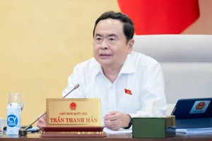 Chủ tịch Quốc hội: Đầu tư dòng đường, dòng điện, dòng nước sẽ tạo ra dòng đời tươi sáng