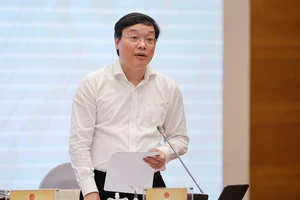 Thứ trưởng Bộ Nội vụ: Tăng lương ngay cho cán bộ, người nghỉ hưu 