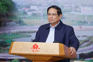 Thủ tướng: Không để kỹ sư, công nhân, người lao động cô đơn trên công trường 