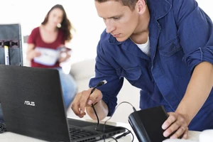 Người dùng Asus sẽ được bảo hành tận nhà