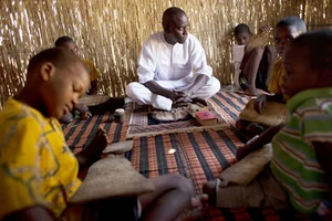 Nạn giáo sĩ “chăn dắt” ăn xin