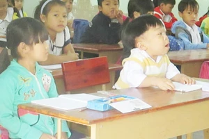 “Con không kỳ dị!”