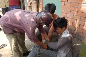 Người dân vây bắt kẻ trộm có hai tiền án