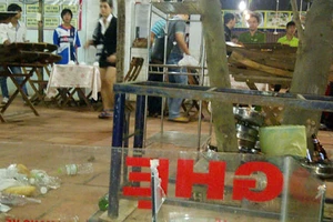 Côn đồ đập phá quán, truy sát công an