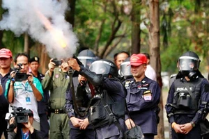 Chiến dịch đóng cửa Bangkok: Phe áo đỏ bàn kế đối phó 