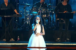 Phương Mỹ Chi thắng đúp ở Giải thưởng âm nhạc Zing 2013