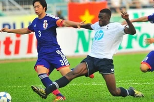 U-19 Việt Nam - U-19 Tottenham: Châu chấu đá xe