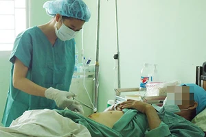 Người hiến thận phải chịu tiền xét nghiệm 