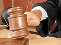 Mời người quá cố đến tòa!