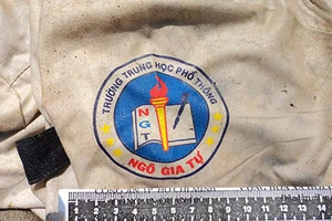 Tìm thấy xác người bị trói trong bao tải trôi sông