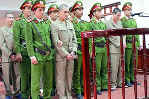 Phúc thẩm vụ “quan tài diễu phố”: Kịch tính!