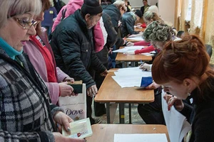 Crimea tổ chức trưng cầu dân ý sáp nhập vào Nga