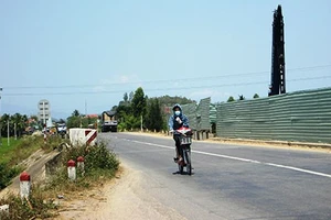 Mật phục kẻ rạch quần nữ sinh, một công an viên nguy kịch