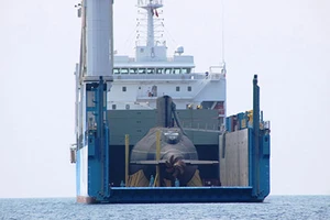 Hạ thủy tàu ngầm TP.HCM