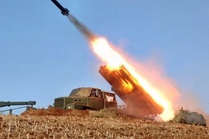 CHDCND Triều Tiên bắn 30 tên lửa tầm ngắn