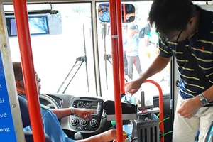 Đánh vật với xe buýt thông minh