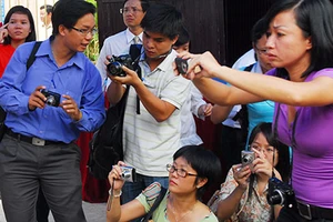 Chụp ảnh bị cáo phải xin phép?