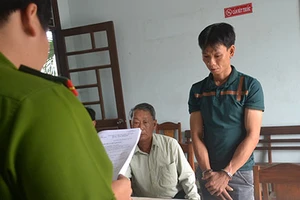 Bắt nghi can đầu vụ cạy container trộm gỗ xuất khẩu