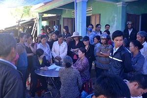 Cô giáo ôm hai con chết dưới lòng hồ