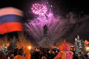 Ukraine tuyên bố rút quân khỏi Crimea