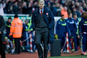 Arsenal - Man. City: HLV Wenger buông súng