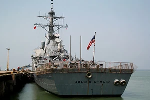 Tàu khu trục Mỹ cập cảng Đà Nẵng 