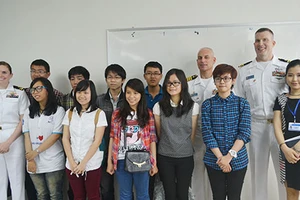 Giao lưu giữa sinh viên và Hải quân Mỹ về Công ước biển