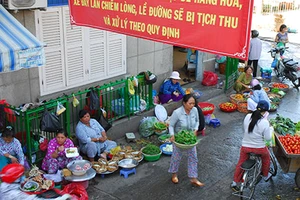Khổ vì chợ tự phát