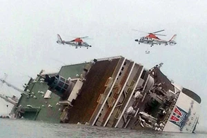 Chìm phà chở 459 người ở Hàn Quốc