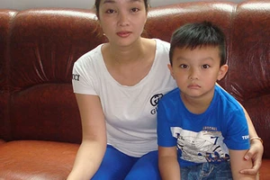 Không ra tòa, khó đổi tên mẹ cho con 