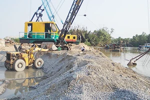 Cảnh báo nguy cơ từ bến, bãi đường thủy trái phép