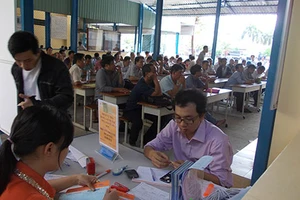 Dẹp “cò” bằng lái xe ở điểm cấp đổi mới