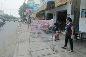 “Kẹt” 50 m ống, cả ngàn người dân chịu “khát”