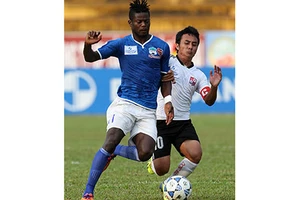 HA Gia Lai - SHB Đà Nẵng (4-5): Ngã đau trên phố núi