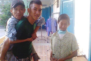 Người khuyết tật đi làm từ thiện