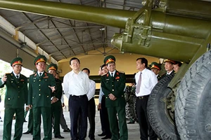 Chủ tịch nước thăm Lữ đoàn pháo binh 75