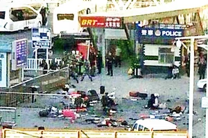 Đánh bom tự sát ở Tân Cương, ba người chết