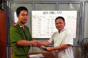 Trung úy công an trả lại tài sản đánh rơi cho du khách