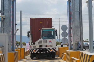 Vận hành máy soi chiếu phóng xạ tại cảng Cái Mép - Thị Vải