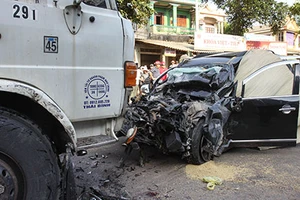 Bốn người trên xe bảy chỗ tử vong do tai nạn