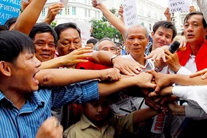 Lòng dân trước vận nước 