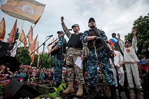 Hai vùng miền Đông tuyên bố độc lập