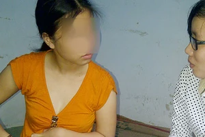 Khổ sở vì con tâm thần bị xâm hại