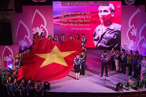 Tuyên dương tập thể và cá nhân học và làm theo gương Bác