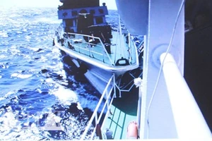 TQ đưa thêm hai tàu quân sự tấn công nhanh ra uy hiếp tàu VN