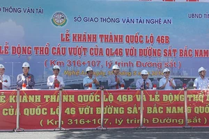 Xây dựng cầu vượt đường sắt Bắc-Nam và quốc lộ 1A
