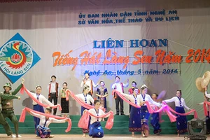 Liên hoan tiếng hát Làng Sen 2014