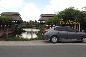 Quán xá vô tư mọc trên dự án bờ kè 