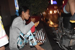 Mẹ nghiện bắt con đi ăn xin