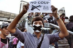 Quân đội giải tán Thượng viện, bà Yingluck an toàn